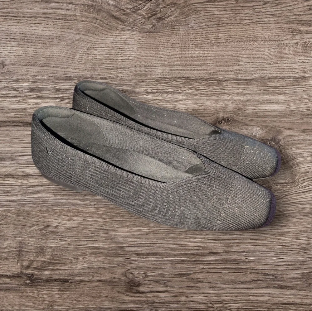 Square-Toe V-Cut Flats (Margot 2.0